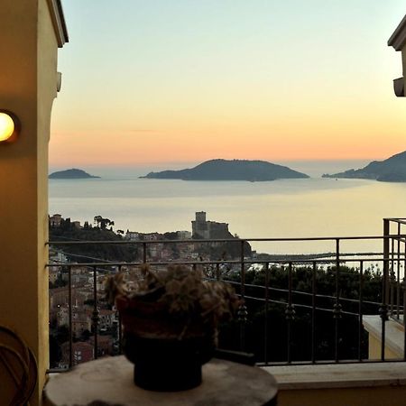 Il Golfo Artisti E Poeti Villa Thea Lerici Luaran gambar