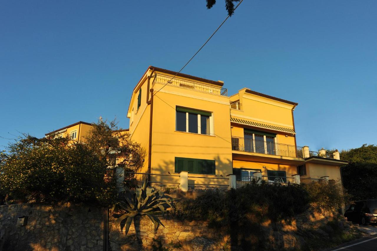 Il Golfo Artisti E Poeti Villa Thea Lerici Luaran gambar