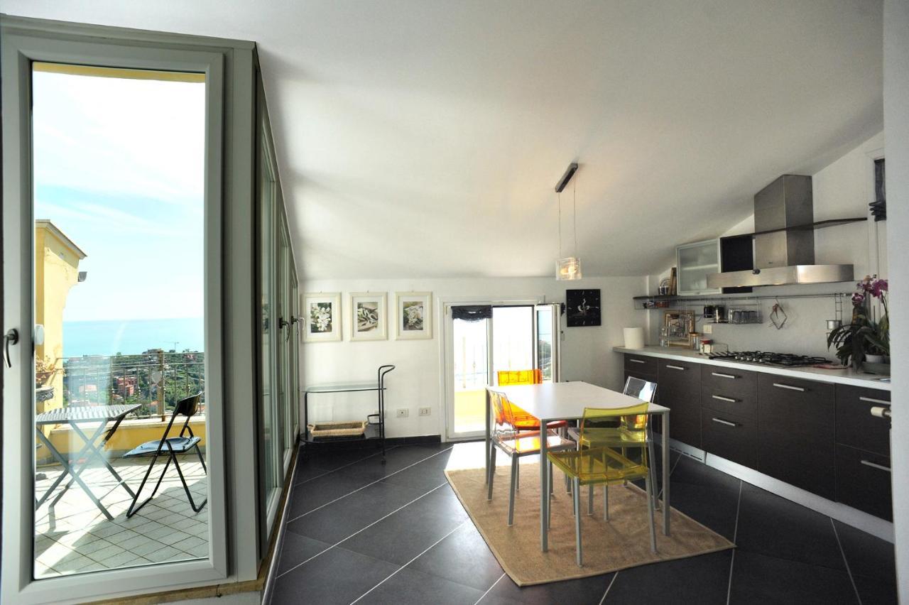 Il Golfo Artisti E Poeti Villa Thea Lerici Luaran gambar